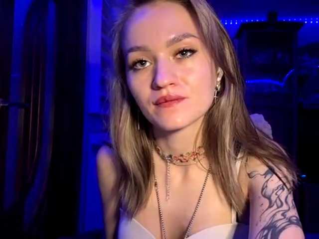 LanoraPomar live cam on BongaCams