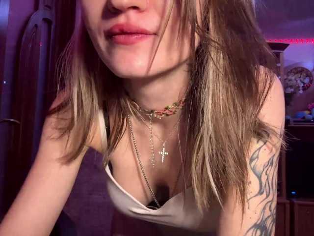 LanoraPomar live cam on BongaCams