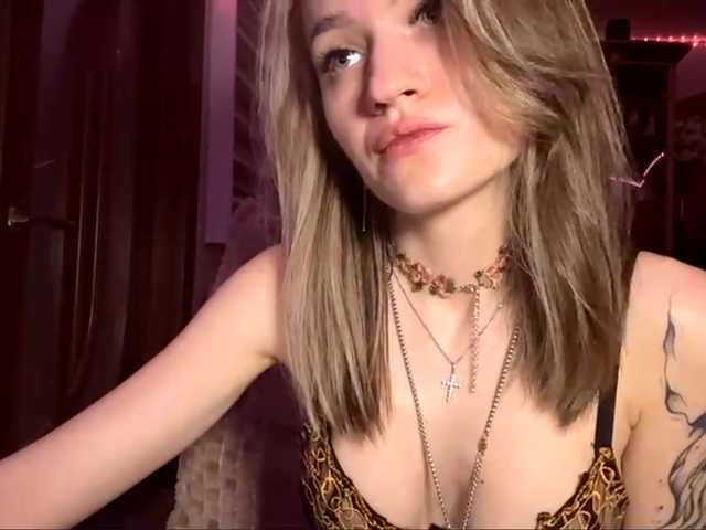 LanoraPomar live cam on BongaCams