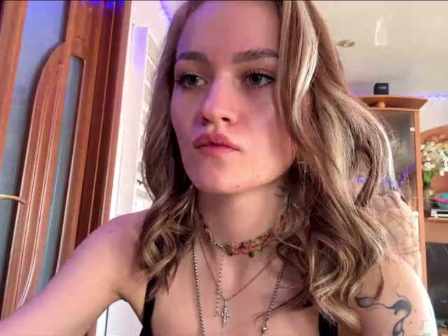 LanoraPomar live cam on BongaCams