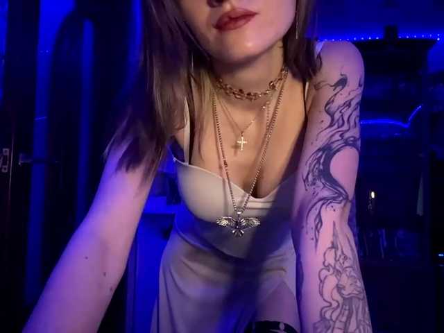 LanoraPomar live cam on BongaCams