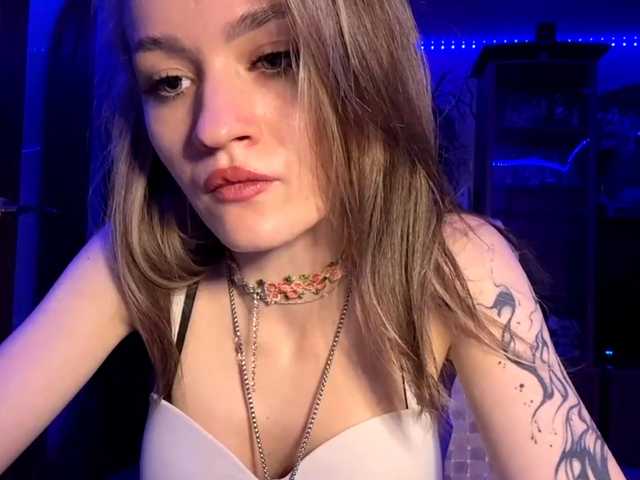 LanoraPomar live cam on BongaCams