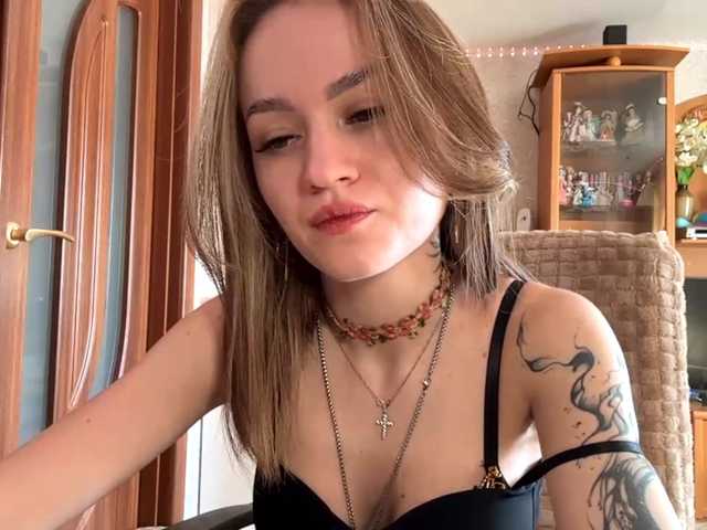 LanoraPomar live cam on BongaCams