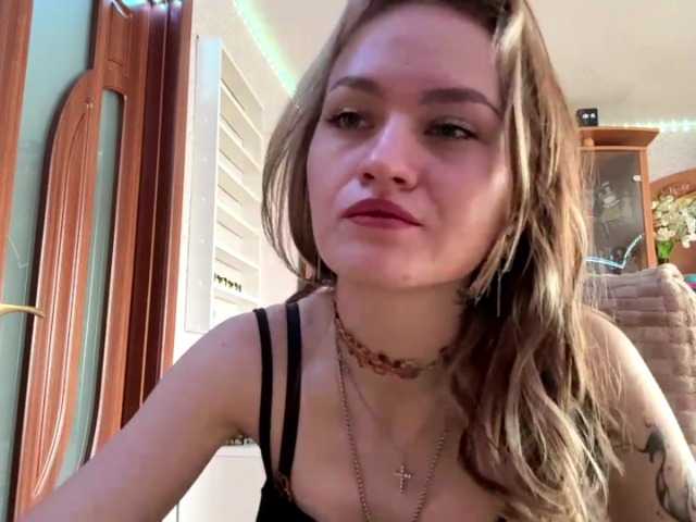 LanoraPomar live cam on BongaCams