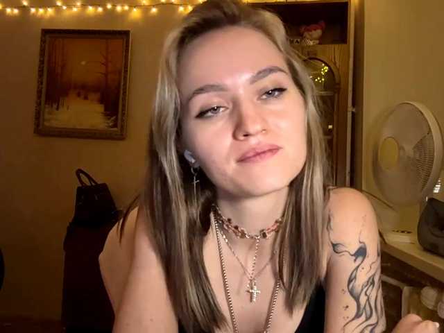 LanoraPomar live cam on BongaCams
