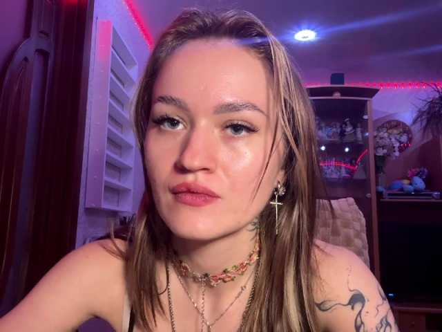 LanoraPomar live cam on BongaCams