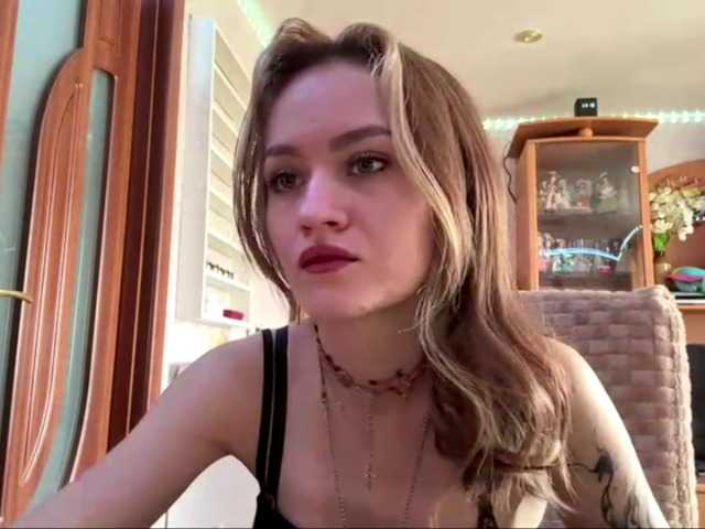 LanoraPomar live cam on BongaCams
