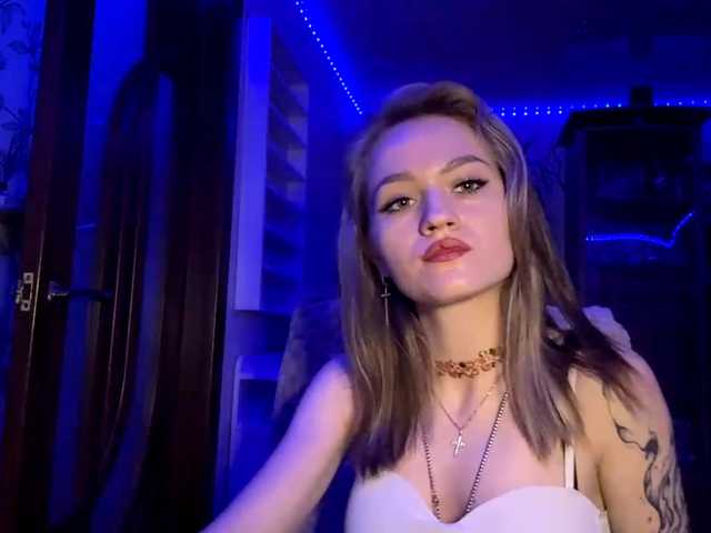 LanoraPomar live cam on BongaCams