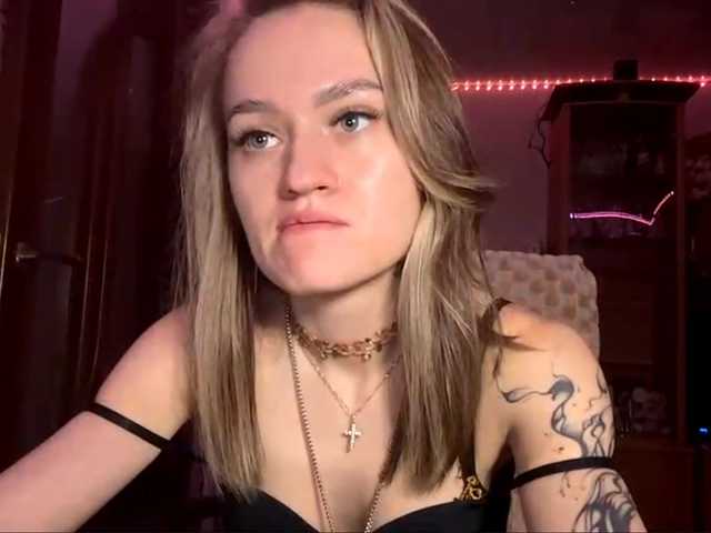 LanoraPomar live cam on BongaCams