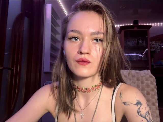 LanoraPomar live cam on BongaCams