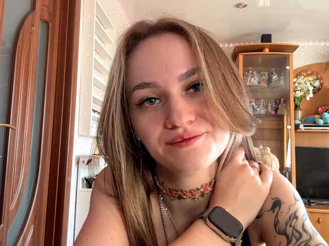 LanoraPomar live cam on BongaCams