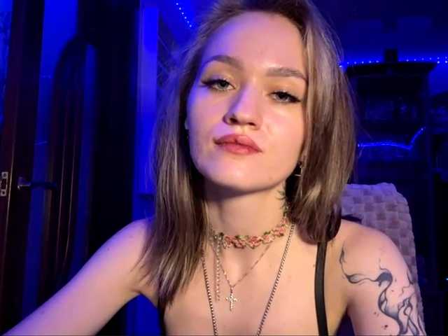 LanoraPomar live cam on BongaCams