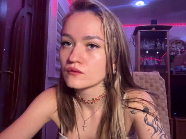 LanoraPomar live cam on BongaCams