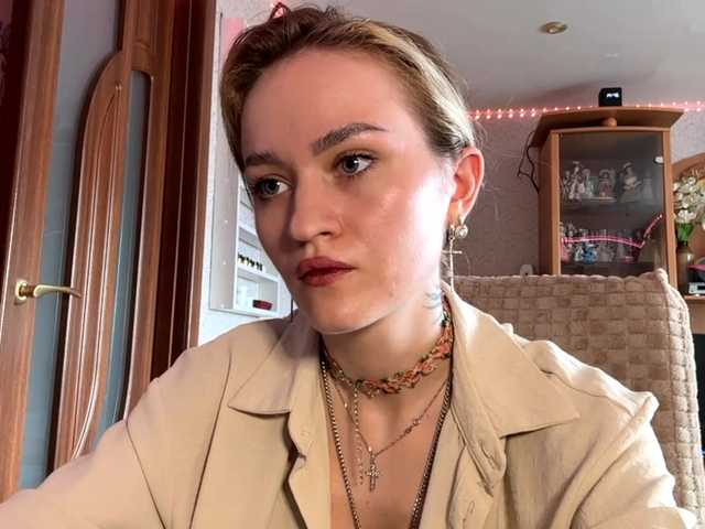 LanoraPomar live cam on BongaCams