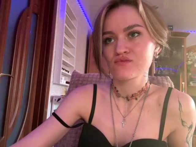 LanoraPomar live cam on BongaCams