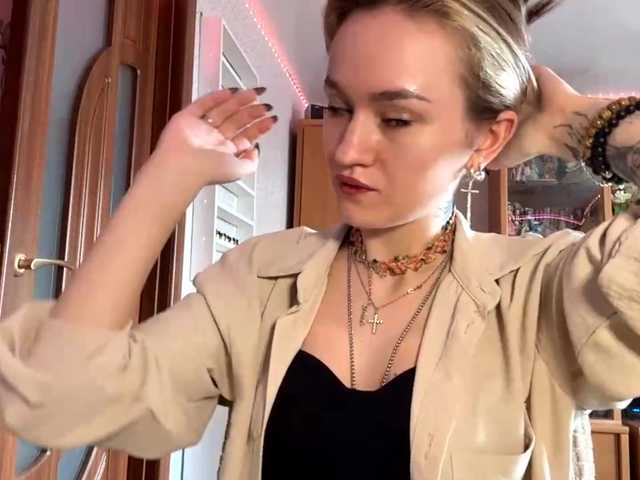 LanoraPomar live cam on BongaCams