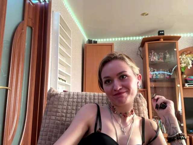 LanoraPomar live cam on BongaCams