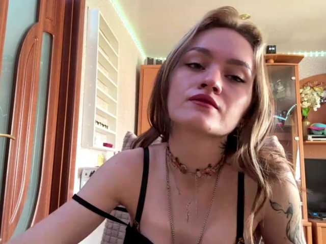LanoraPomar live cam on BongaCams