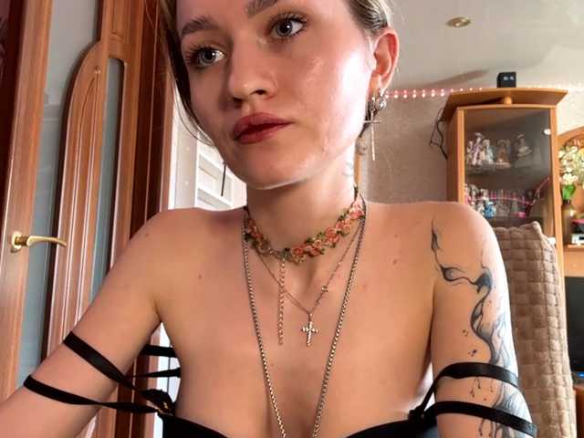 LanoraPomar live cam on BongaCams