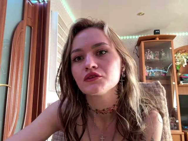 LanoraPomar live cam on BongaCams
