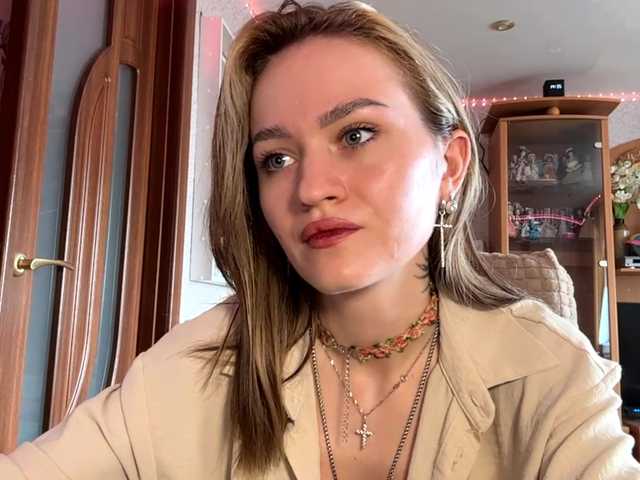 LanoraPomar live cam on BongaCams