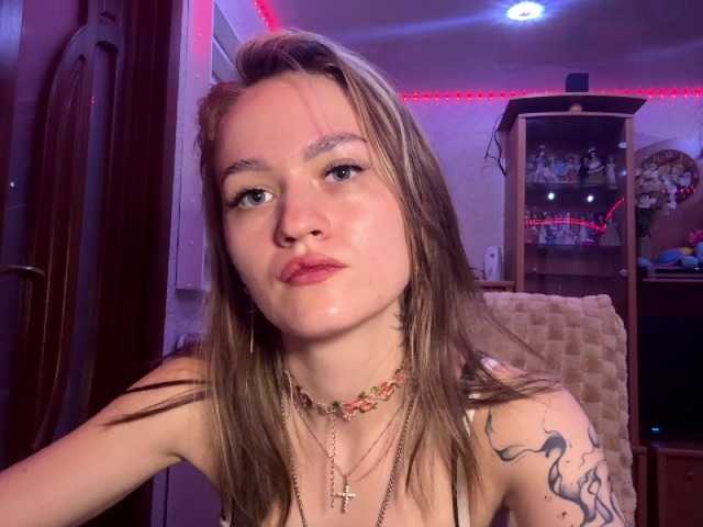 LanoraPomar live cam on BongaCams