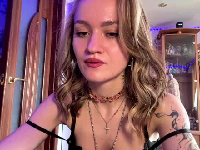 LanoraPomar live cam on BongaCams