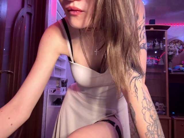 LanoraPomar live cam on BongaCams