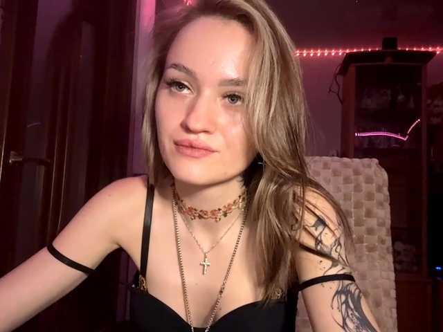 LanoraPomar live cam on BongaCams