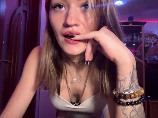 LanoraPomar live cam on BongaCams