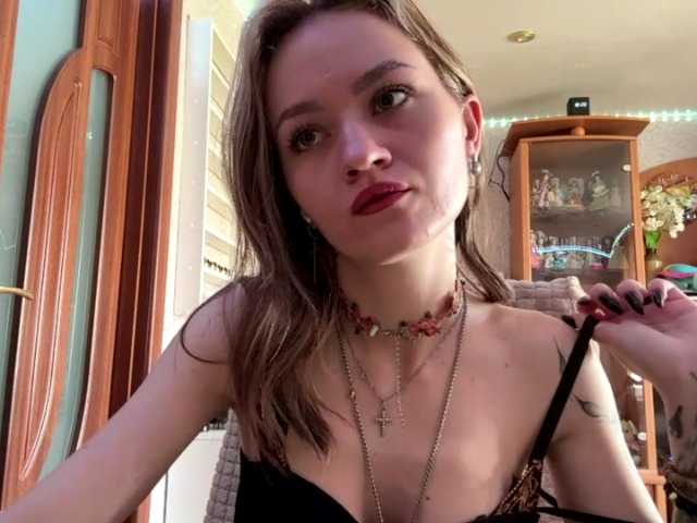 LanoraPomar live cam on BongaCams