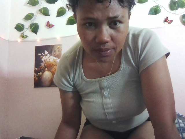 Maluna1 live cam on BongaCams