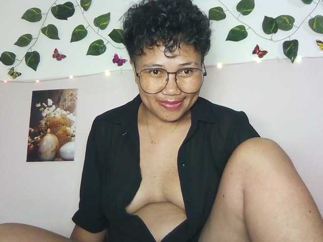 Maluna1 live cam on BongaCams