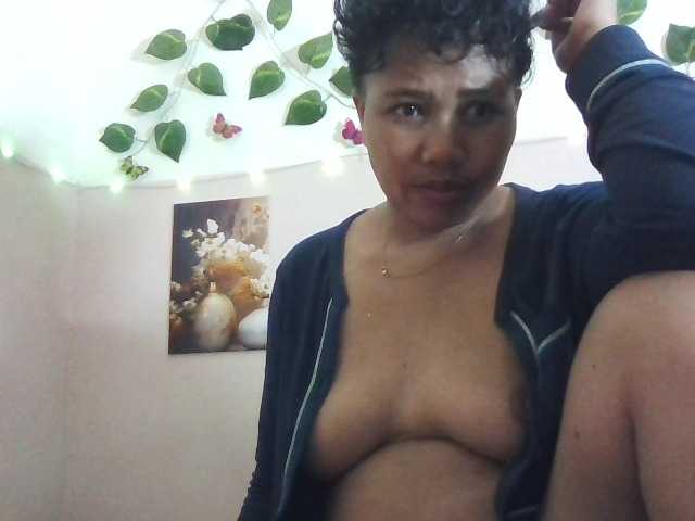 Maluna1 live cam on BongaCams