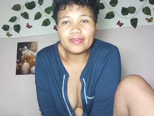 Maluna1 live cam on BongaCams