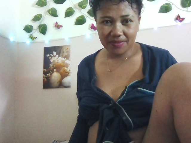 Maluna1 live cam on BongaCams