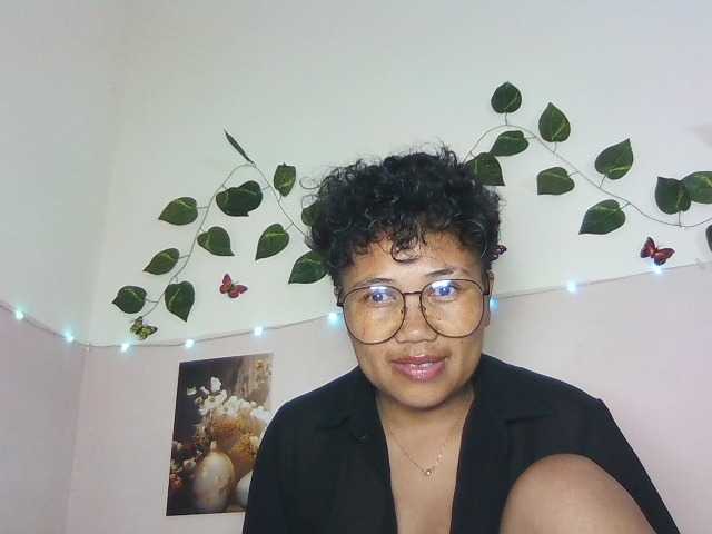 Maluna1 live cam on BongaCams