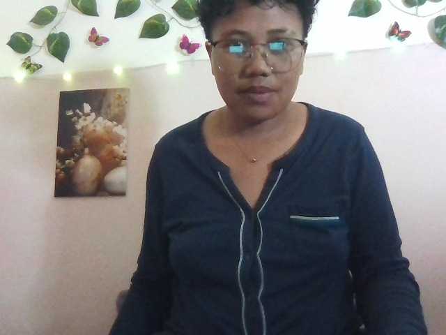 Maluna1 live cam on BongaCams