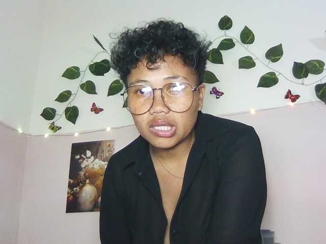 Maluna1 live cam on BongaCams