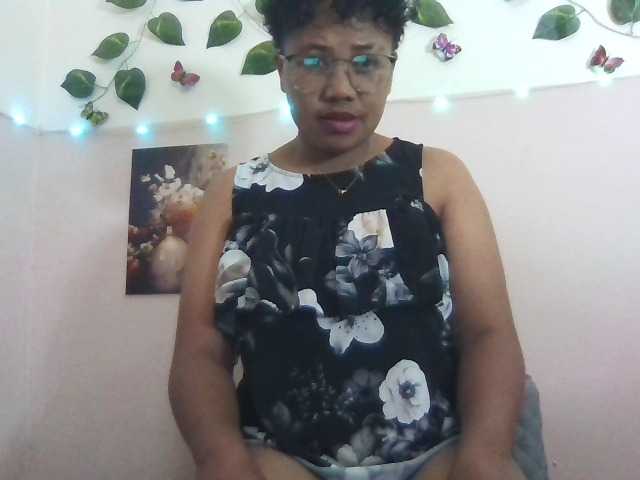 Maluna1 live cam on BongaCams