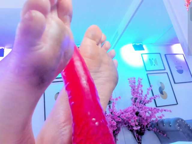 Redmoon-T18 live cam on BongaCams