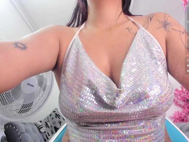 Redmoon-T18 live cam on BongaCams