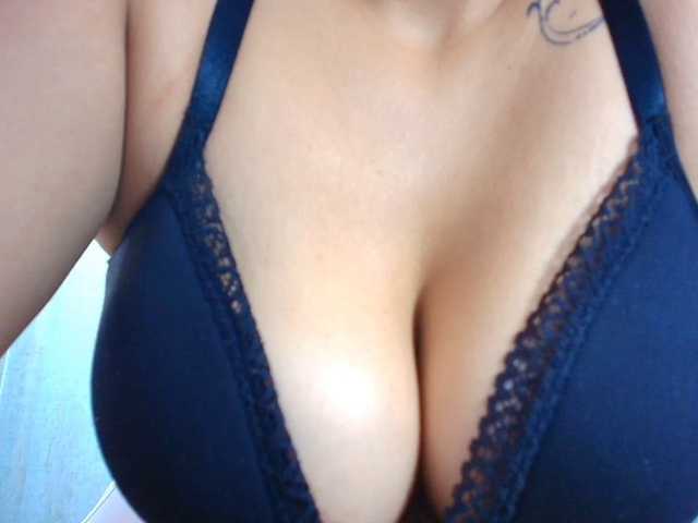 Redmoon-T18, en directo ahora en BongaCams