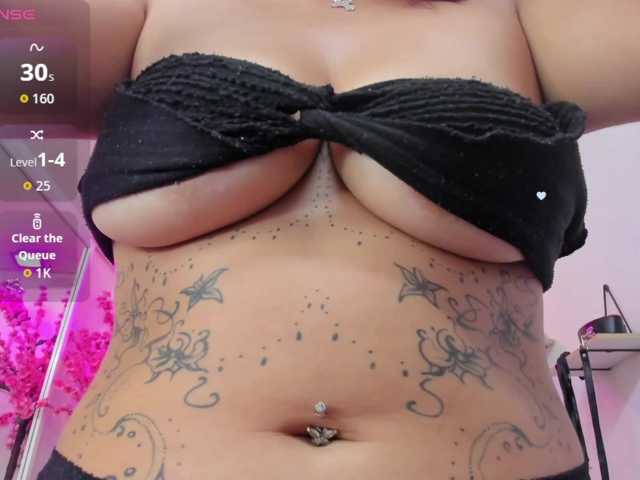 Redmoon-T18 live cam on BongaCams