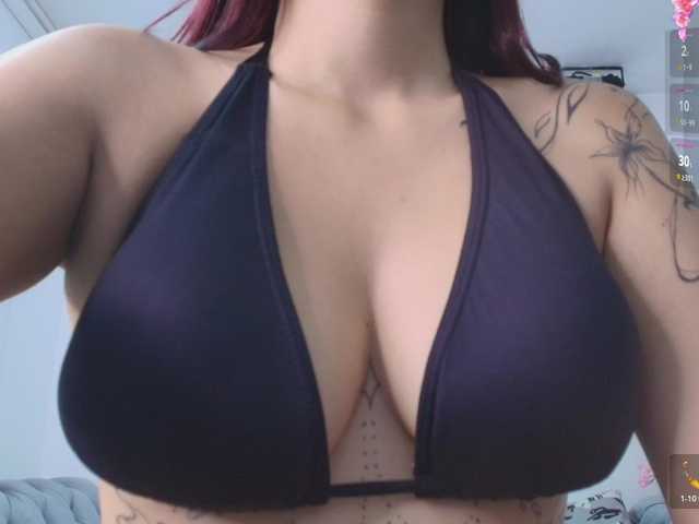 Redmoon-T18 live cam on BongaCams