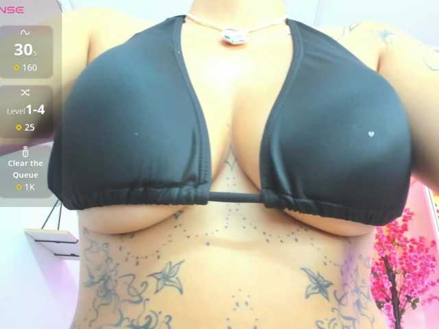Redmoon-T18 live cam on BongaCams