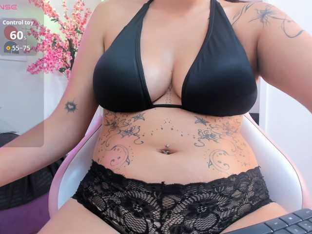 Redmoon-T18 live cam on BongaCams