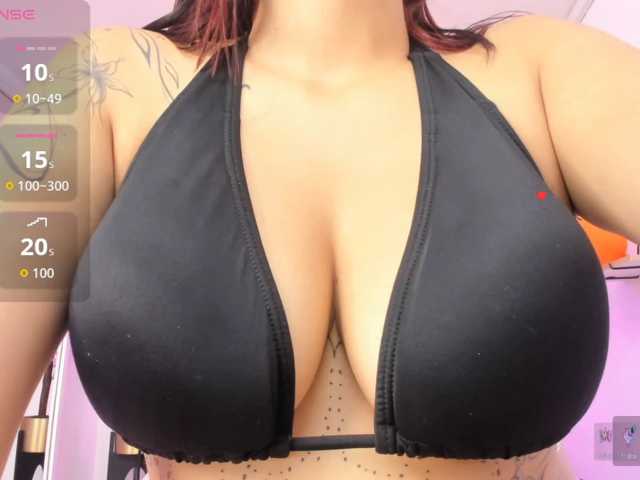Redmoon-T18 live cam on BongaCams