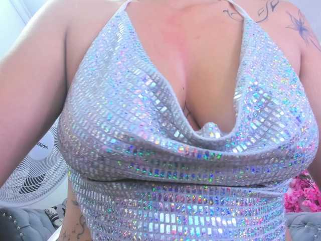 Redmoon-T18 live cam on BongaCams