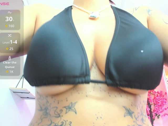 Redmoon-T18 live cam on BongaCams